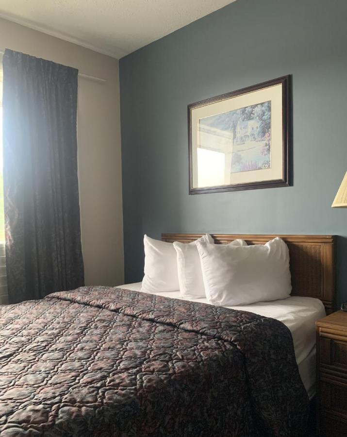 Motel & Bancroft