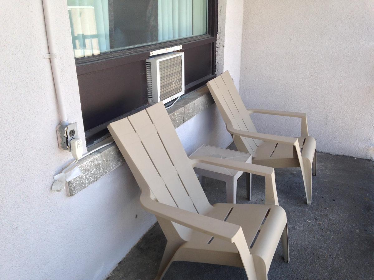 & Motel Bancroft